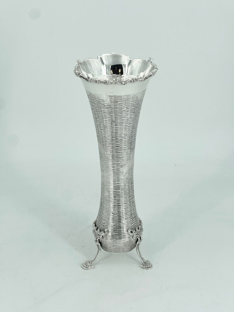 Flower Vase (lines small)