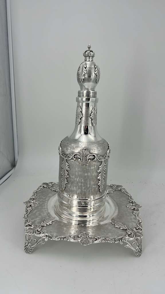 GRAPE JUICE HOLDER WITH TRAY MAT