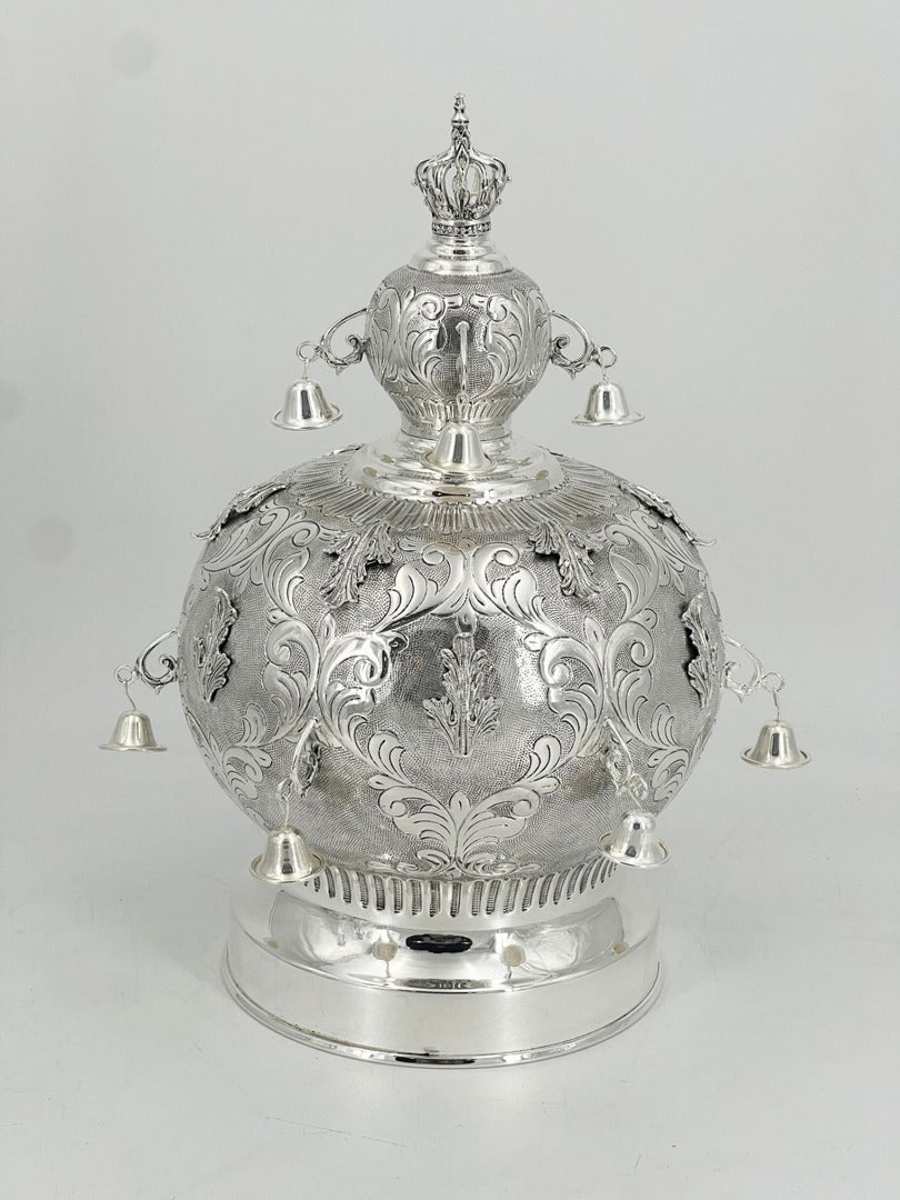 Sefer torah crown