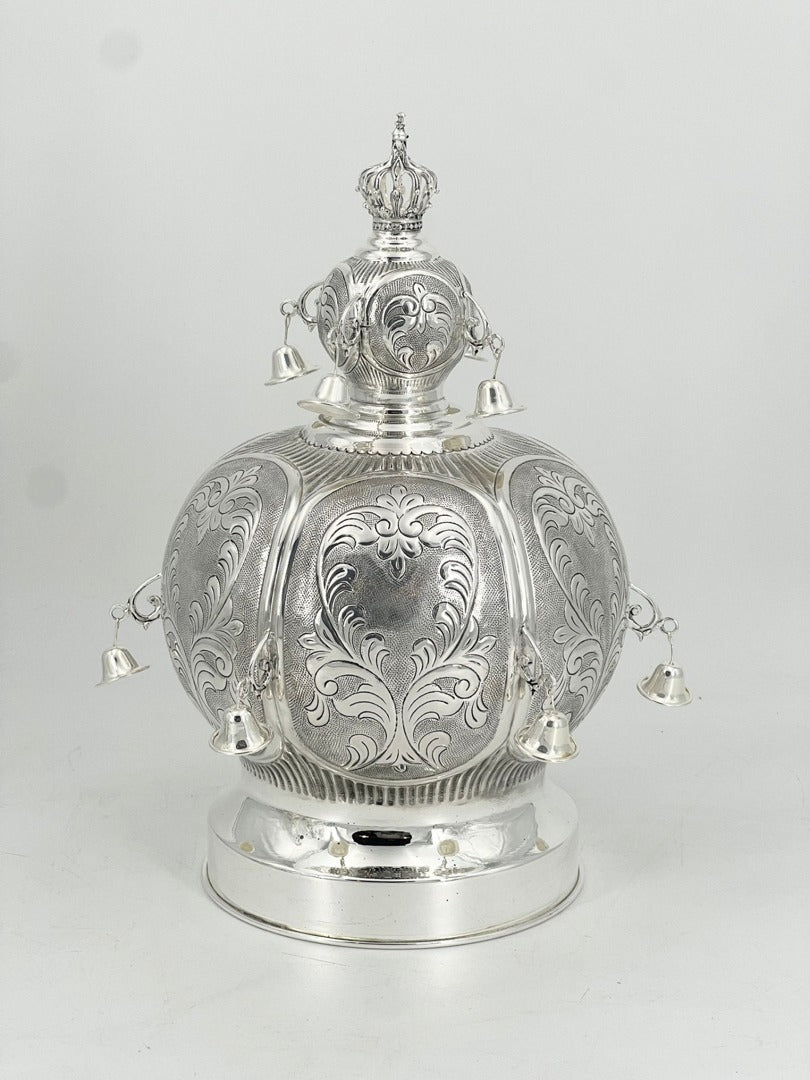 Sefer torah crown